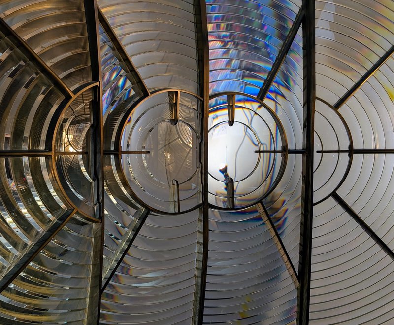A strange compound Fresnel lens (to allow rapid flashes?)