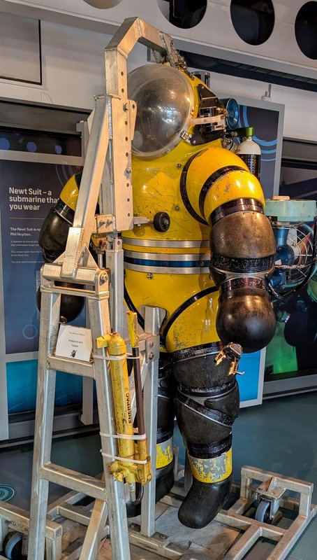 A "newt suit" for deep sea work