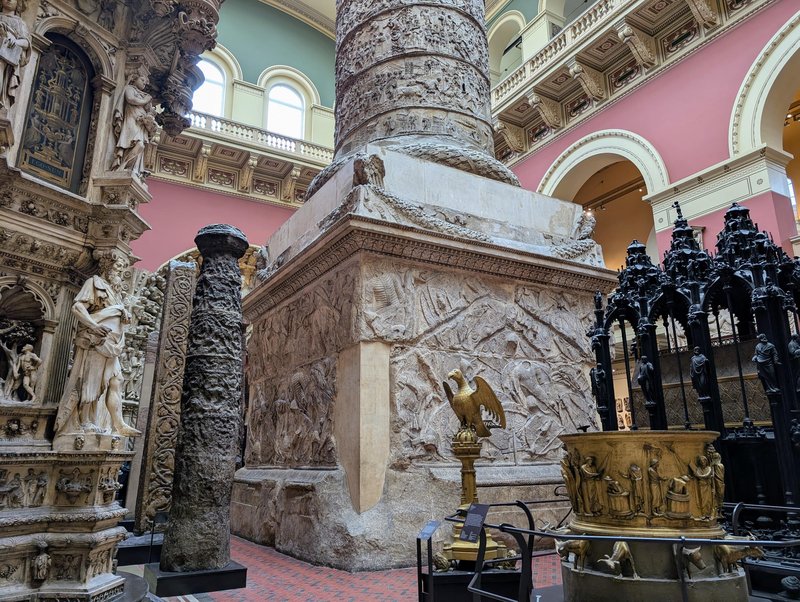 General clutter with Hadrian's column